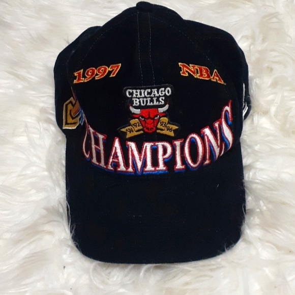Vtg 1997 NBA Champions Black Chicago Bulls Logo Athletic Snapback Hat